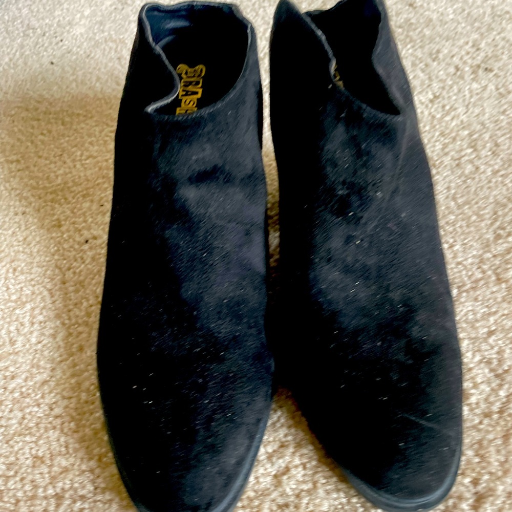 BRASH MULE shoes.. Black suede, ultra- comfortable! Perfect for all seasons!